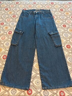 Levi’s Superlow Cargo jeans, size 30.